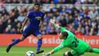 بالفيديو.. فالديز يحرم يونايتد من هدف بتصدٍ مزدوج