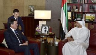 الشيخ منصور بن زايد وأسكار مامين