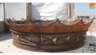 سوري يصنع تاجا حديديا عملاقا لشكر الأردن على دعم اللاجئين