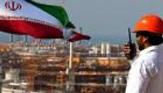 تسونامي يهدد حقول البترول في إيران