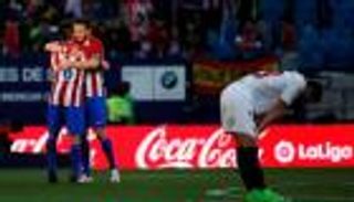 أتلتيكو يكتفي بثلاثية في إشبيلية 