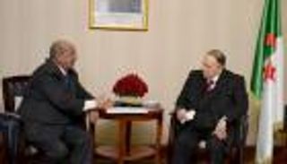 بالفيديو.. ظهور بوتفليقة بعد شهر من شائعات بشأن صحته