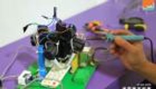 فلسطيني يبدع باختراعات لخدمة المرضى