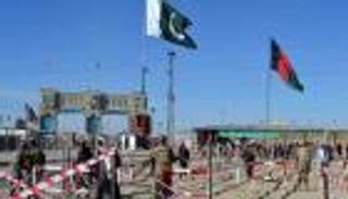 رئيس الوزراء الباكستاني يأمر بفتح الحدود مع أفغانستان "فورا"