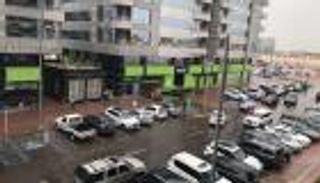 بالفيديو والصور.. أمطار غزيرة على الإمارات.. و"الأرصاد" يحذر من تدني الرؤية