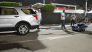 أسرع روبوت في العالم يجر سيارة ذات دفع رباعي