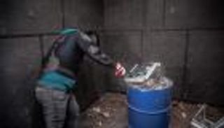 بالصور: مصر.. أفرغ غضبك بالتحطيم والتكسير