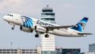 "مصر للطيران" تطبق حظر الأجهزة الإلكترونية إلى أمريكا