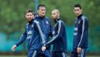 الأرجنتين تستعد لتشيلي بدون ميسي ودي ماريا