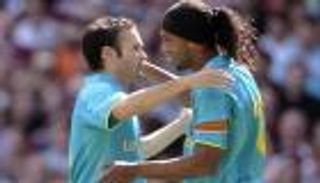 رونالدينيو "37".. عندما خدع زملاءه للفوز على الريال