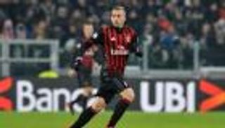 جناح ميلان يرفض التفكير في برشلونة