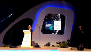 عهود الرومي، وزير الدولة للسعادة في الإمارات، في كلمتها بالمنتدى