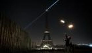 إطفاء أنوار برج إيفل حدادا على ضحايا هجوم لندن