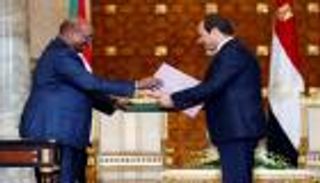 البشير يرطب الأجواء مع مصر برسالة خطية إلى السيسي