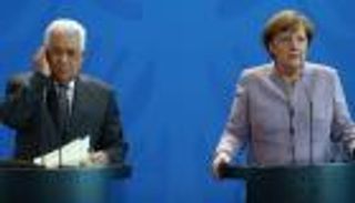 ميركل قلقة من تقويض المستوطنات الإسرائيلية لحل الدولتين