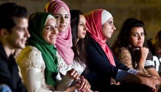 خمس دول عربية شبابها الأكثر رغبة في الهجرة