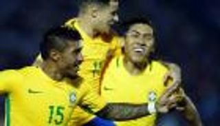 هاتريك باولينيو يقود البرازيل لدك شباك أوروجواي 