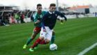 "فرانس فوتبول" تشيد بموهبتي فرنسا "الجزائريتين" 