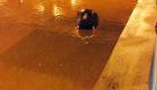 بالفيديو والصور.. الكويت تشكل لجنة للتحقيق في تجمع الأمطار 