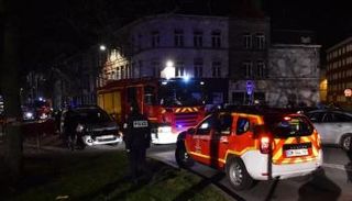 وحدات الشرطة والإسعاف في مكان الحادث