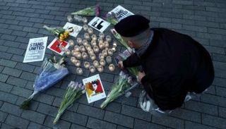 مواطن وشموع 