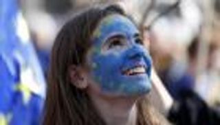 بالصور.. بريطانيون يتظاهرون رفضا للخروج الأوروبي 