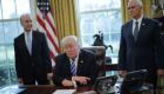 ترامب مستاء ومذهول لفشل إقرار قانون صحي جديد