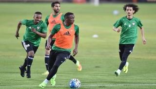 لاعبي المنتخب الإماراتي خلال التدريبات
