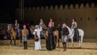 فرسان "فرساي" وخيول "بارتاباس".. في قلعة الجاهلي بالعين