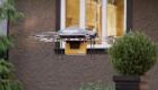 بالفيديو. أمازون تسلم البضائع عبر طائرات بدون طيار