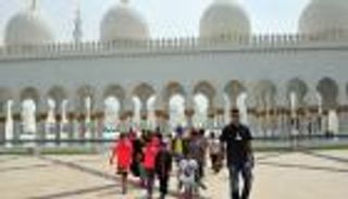 بالصور.. نادي تراث الإمارات يفتتح "ملتقى الثريا" بمشاركة 200 طالب