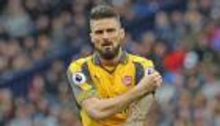 جيرو يدافع عن فينجر