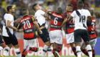 حكم برازيلي "يحتال" لطرد مهاجم المنتخب السابق