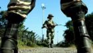 بالصور.. الجنس اللطيف يحمي الحدود الهندية