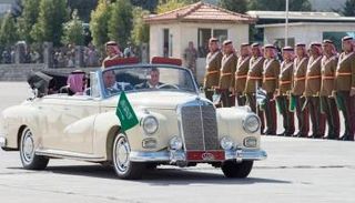 ملك الأردن يستقبل خادم الحرمين الشريفين