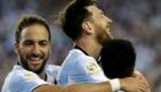 باوزا يجهز بديل هيجواين لمجاورة ميسي أمام بوليفيا 