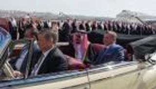 بالصور.. "مرسيدس" تاريخية تستقبل الملك سلمان بالأردن