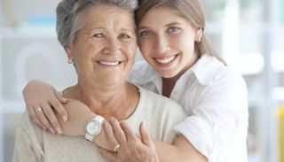 الأم.. الشخص الوحيد الذي تضحك معه من قلبك