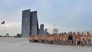 الطلاب في واحة الكرامة