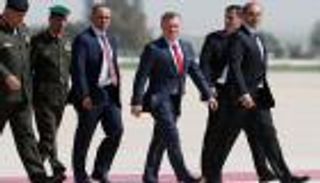 العاهل الأردني يستقبل القادة المشاركين في القمة العربية 