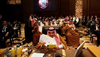 الملك سلمان بن عبد العزيز خلال القمة العربية الـ28