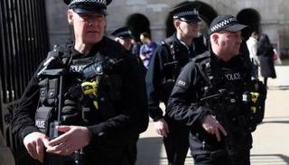 أفراد من الشرطة البريطانية خلال دورية حراسة 