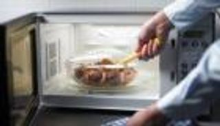 إعادة تسخين الطعام وتناوله لا يصلح لكل الأغذية