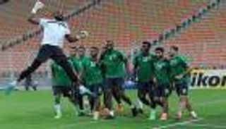 شاهد: احتفالات جنونية لنجوم السعودية عقب الفوز على العراق