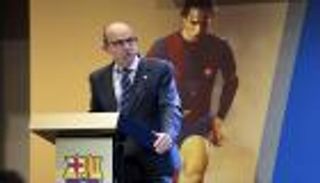 برشلونة يساند بيكيه في حربه ضد الريال