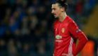 إبراهيموفيتش يكشف موقفه من الاستمرار مع يونايتد