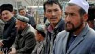 الصين تطلق حملة حظر اللحى والنقاب بشينجيانج