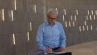 أمين عام الإنتربول يزور واحة الكرامة.. ويعبر عن تقديره لشهداء الإمارات