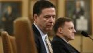 كيف توصلت صحفية لحساب مدير "إف بي آي" على تويتر في 4 ساعات؟