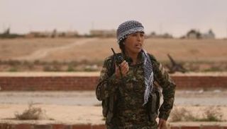 روجدا فلات تتحدث بالقرب من سد الفرات 